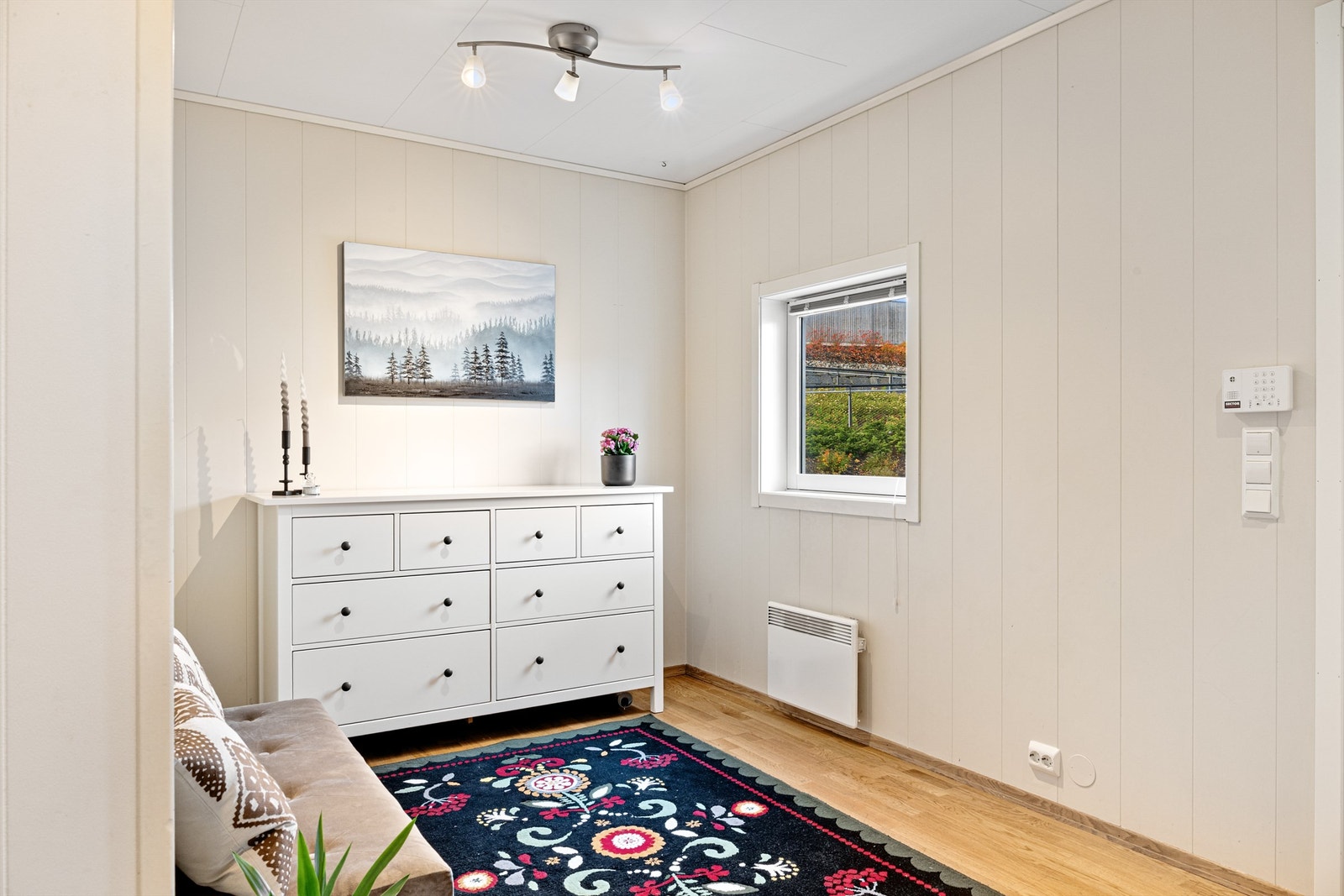 Denne delen av gangen i 1.etg er godkjent som sov 4, og kan med enkle grep tilbakeføres Galleribilde