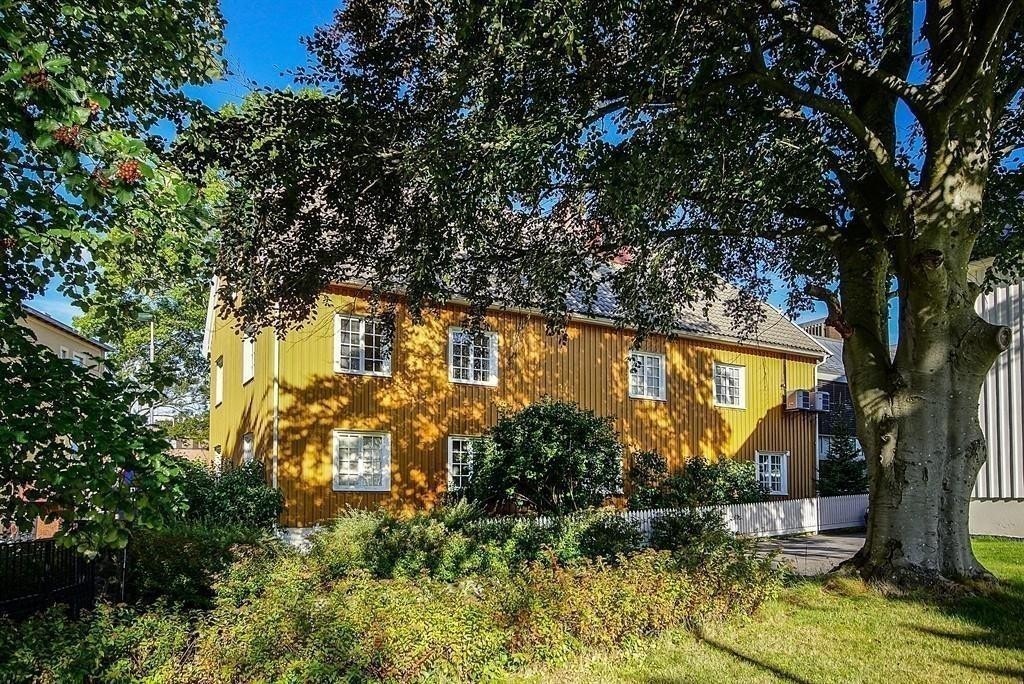 Bakgården Galleribilde