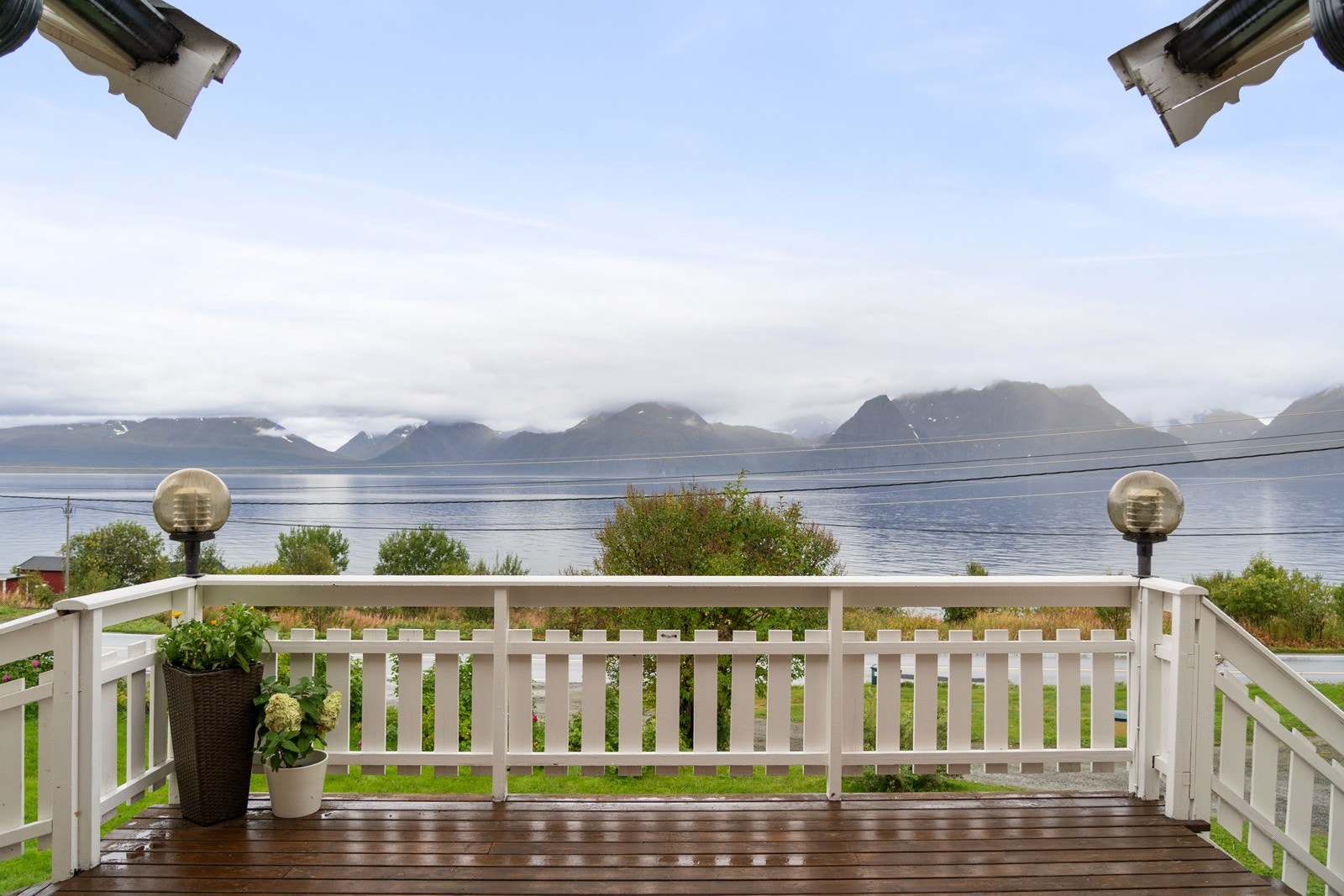 Fantastisk sjøutsikt fra veranda.