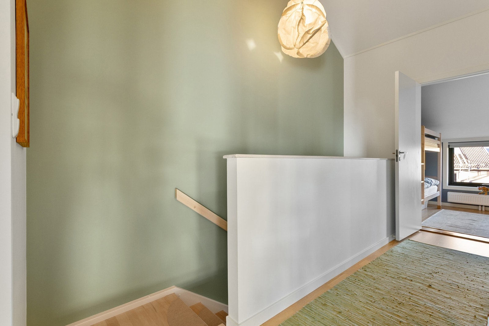 Huset har i alt fire soverom, hvorav to av disse er plassert i denne etasjen. Galleribilde