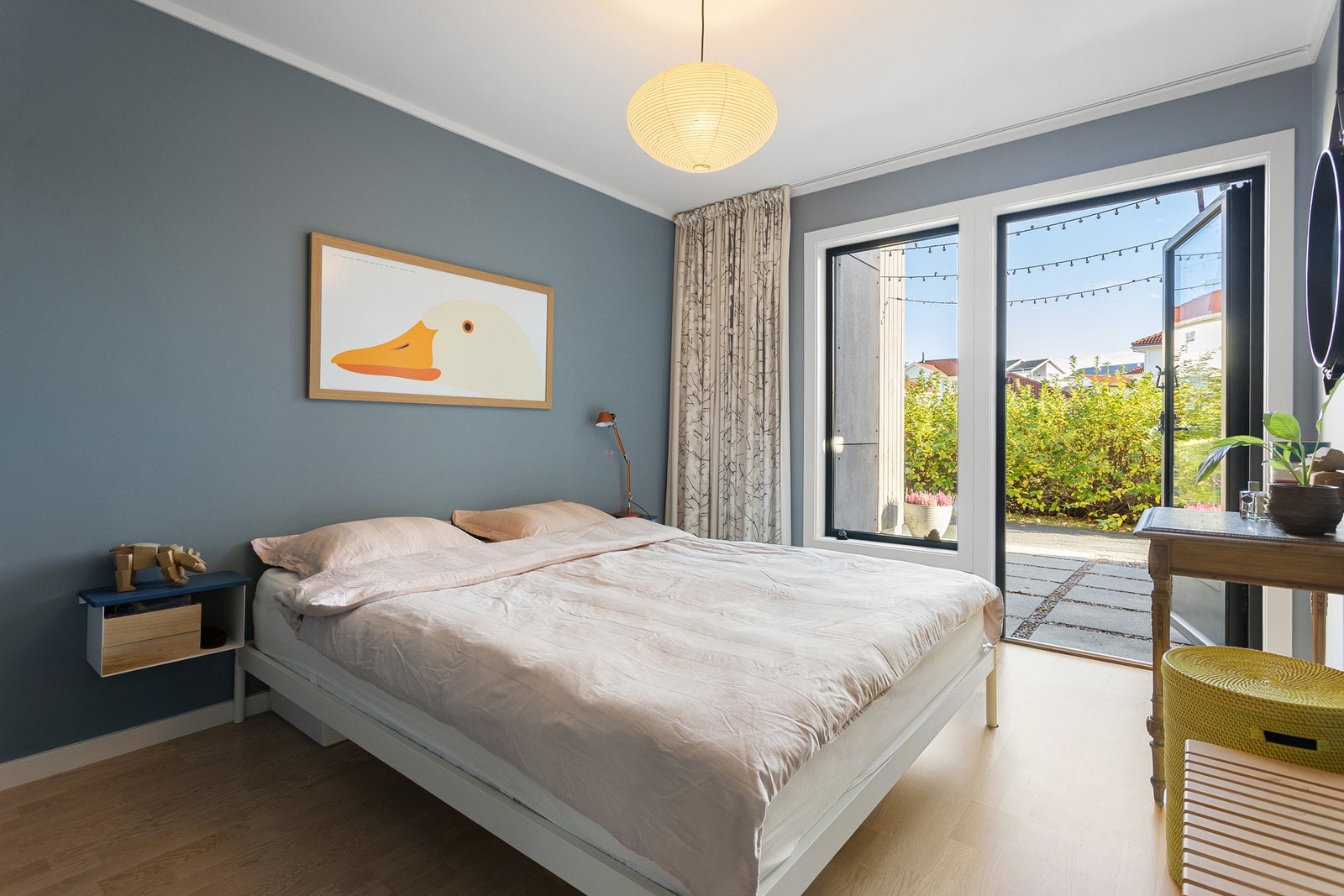 Det andre rommet har tilgang til gårdsrommet. Galleribilde