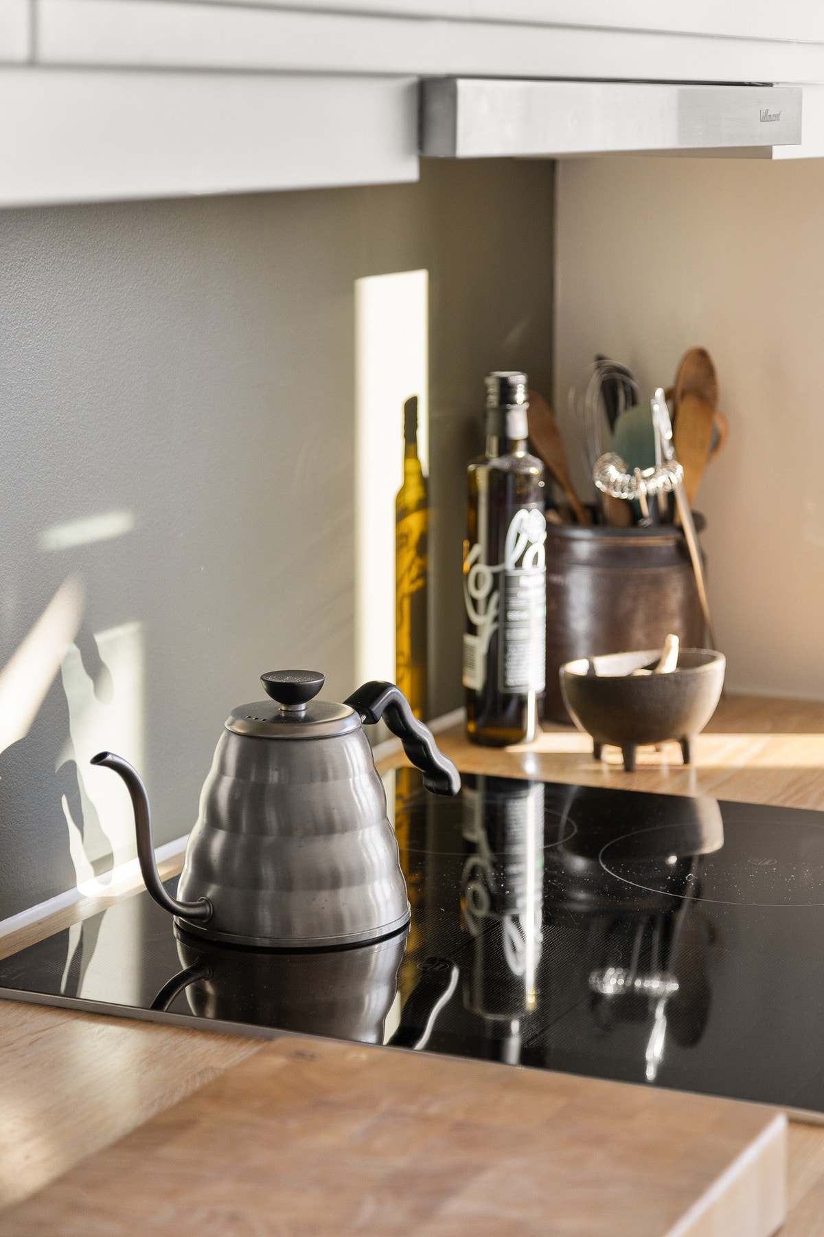 Det er montert belysning og stikkontakter. Galleribilde