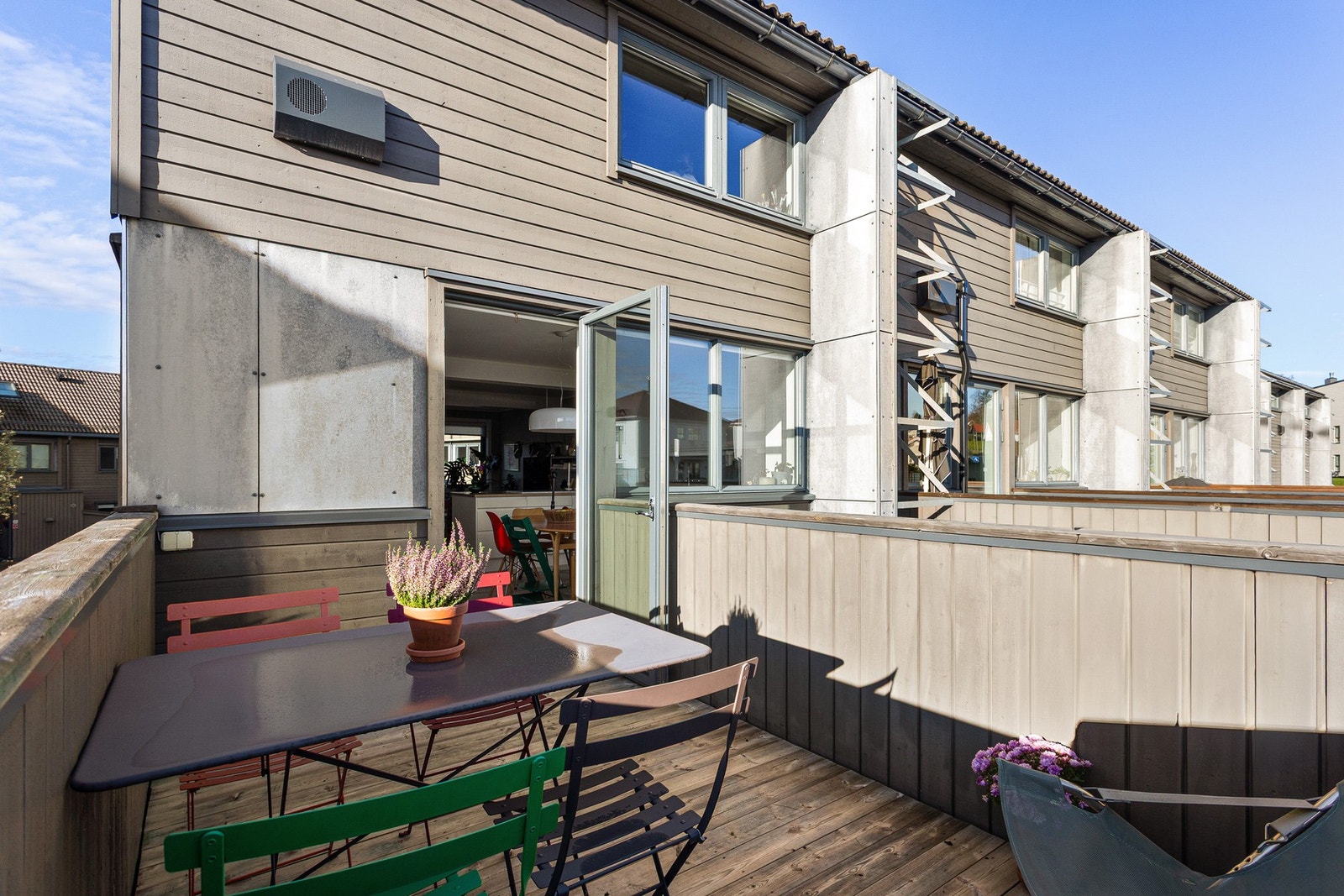 Her er det fint å plassere grillen sin da det er direkte tilknyttet kjøkkenet. Galleribilde