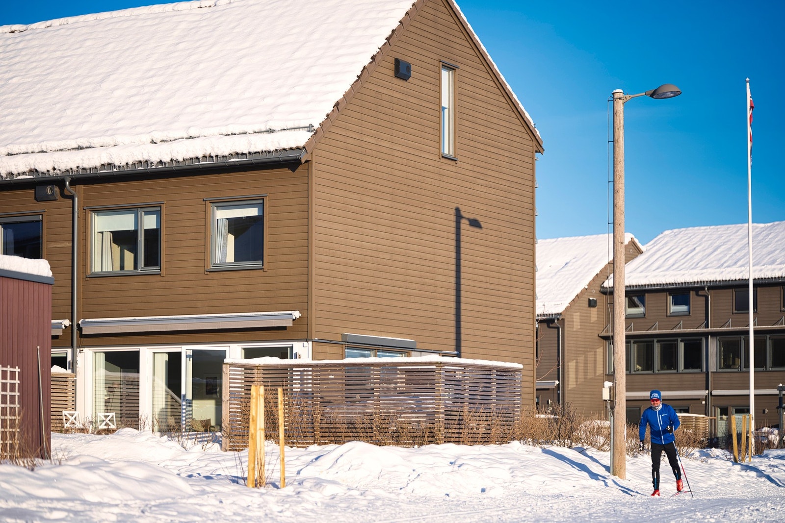 Skiløypa går rett forbi sameiet. Denne enheten kan ses i bakre rekke. Galleribilde