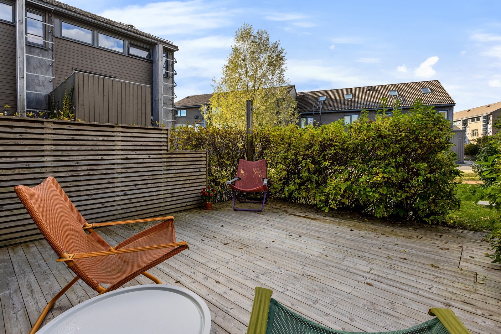 Åpningen ut til fellesområdene gjør det svært familievennlig hvor barna enkelt kan løpe ut og inn. Galleribilde