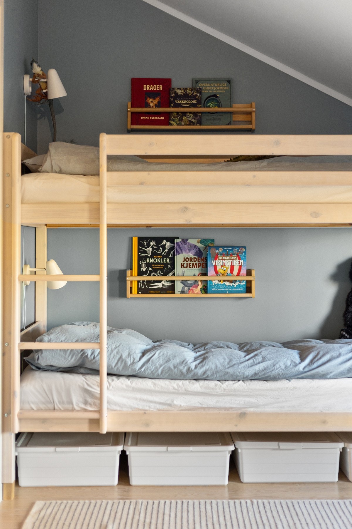 Alle rommene er malt i moderne fargevalg og har parkett på gulv. Galleribilde