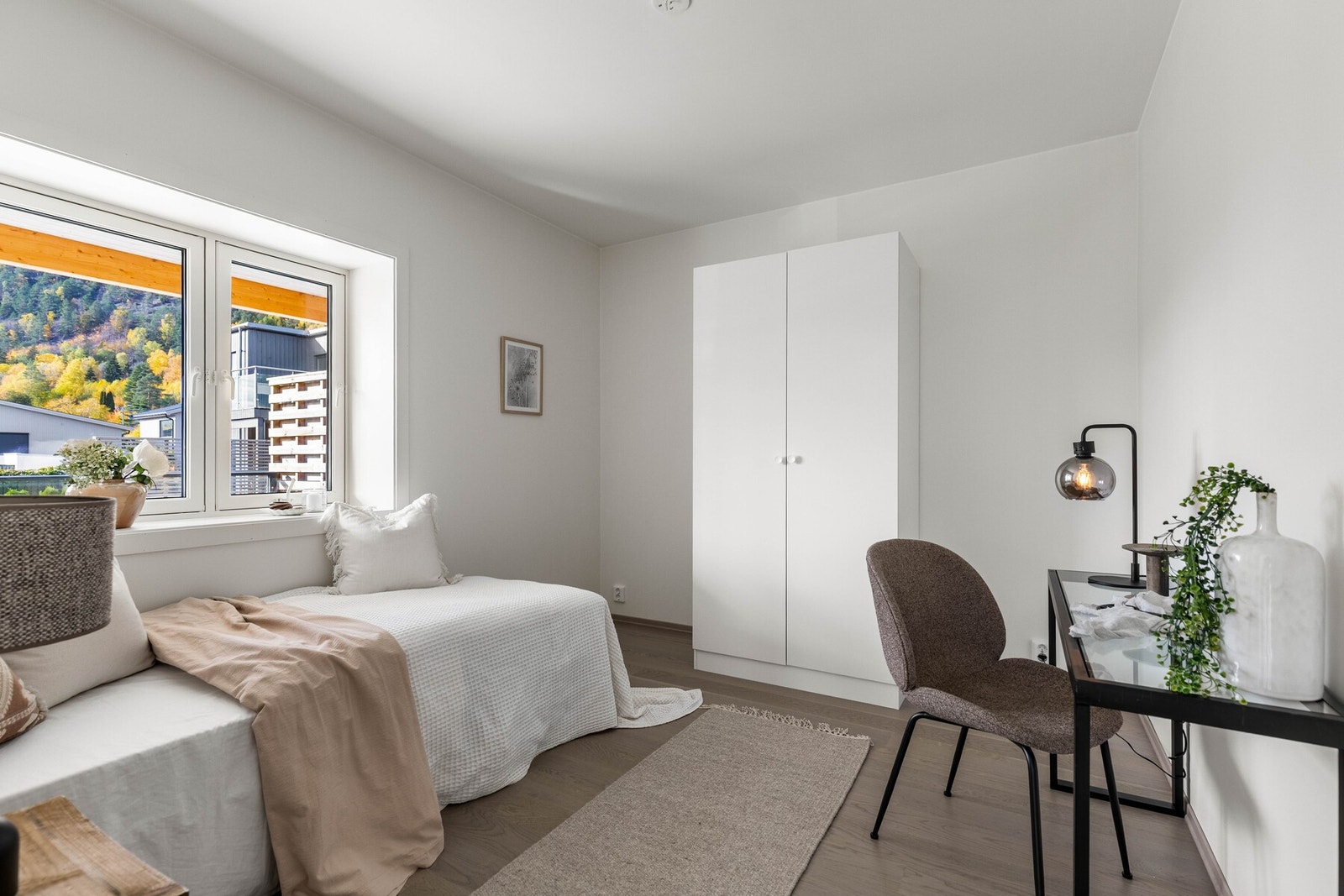 Fleksibelt rom - perfekt som barnerom, kontor eller gjesterom. Galleribilde