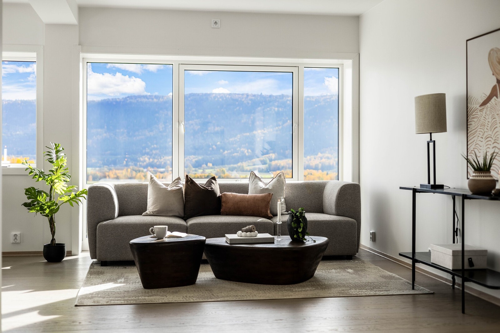 Moderne og tidløse overflater som gjør rommet lett å møblere. Galleribilde