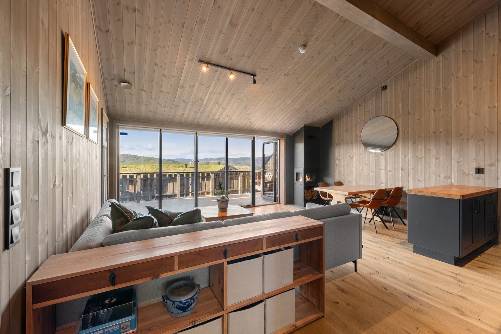 Den åpene løsningen gjør de sosiale sammenkomstene ekstra hyggelige. Galleribilde