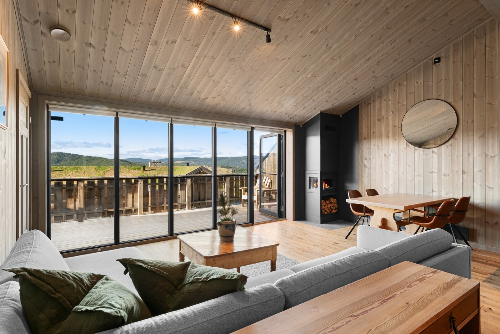 De store vinduene slipper inn rikelig med lys. Galleribilde