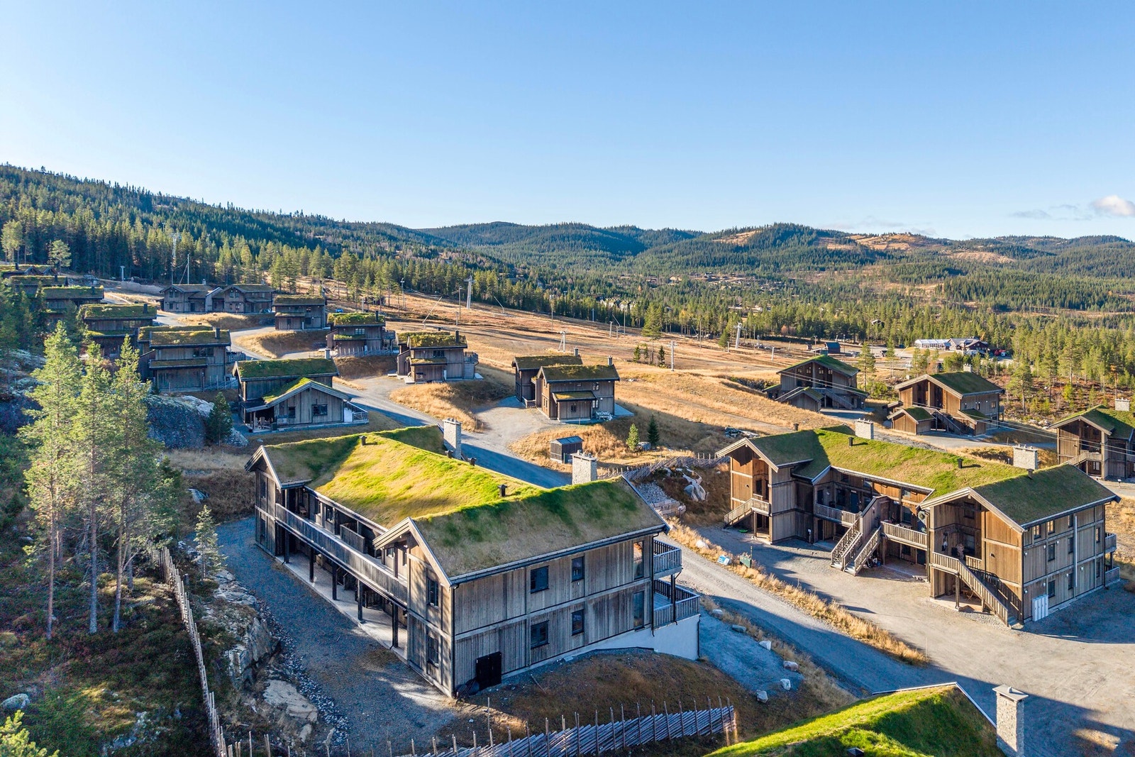 Leilighetsbygget har en flott beliggenhet med utsikt utover området. Galleribilde