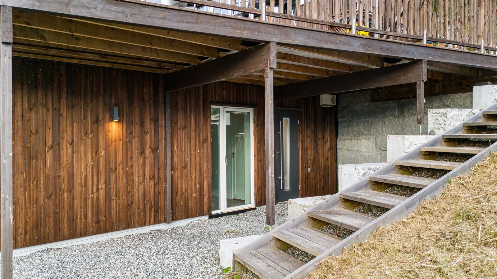 To innganger i underetasjen. Galleribilde