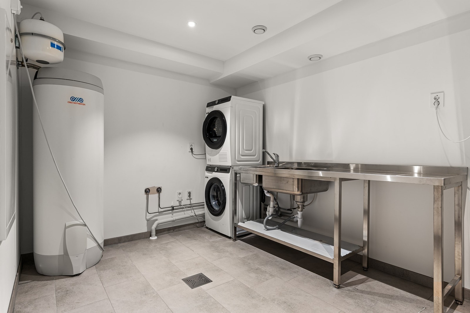 Vaskerom med egen inngang i underetasjen. Galleribilde