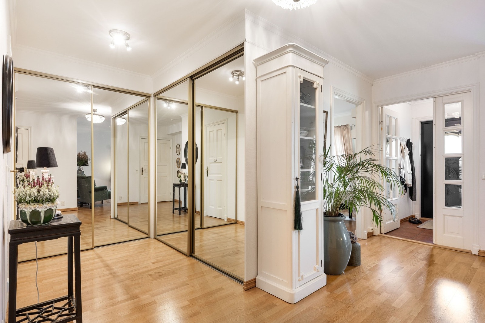 Det er god lagringsplass i leiligheten, med flere garderober og bod i kjeller. Galleribilde