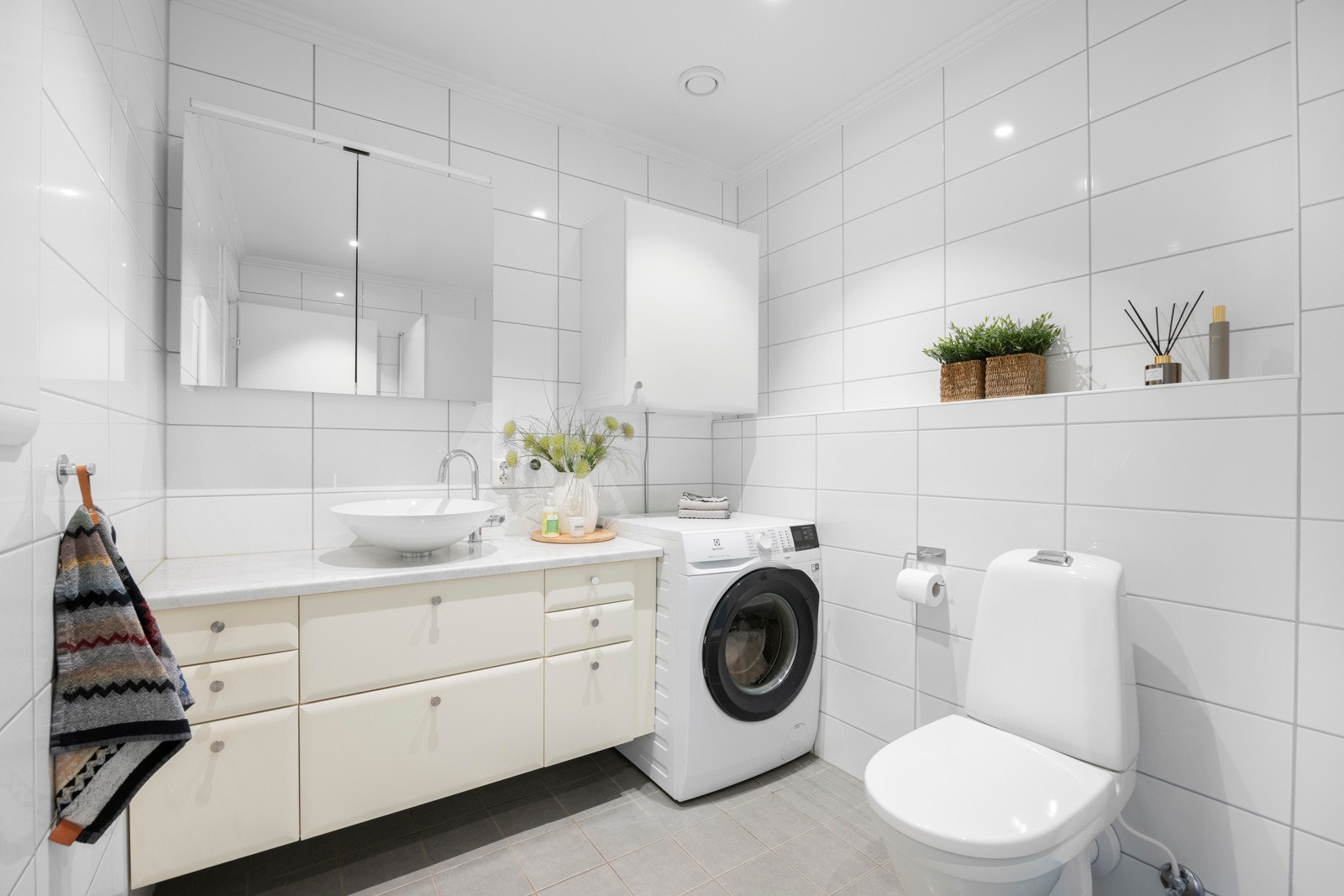 Lyst og delikat baderom som inviterer til avslapning og velvære Galleribilde