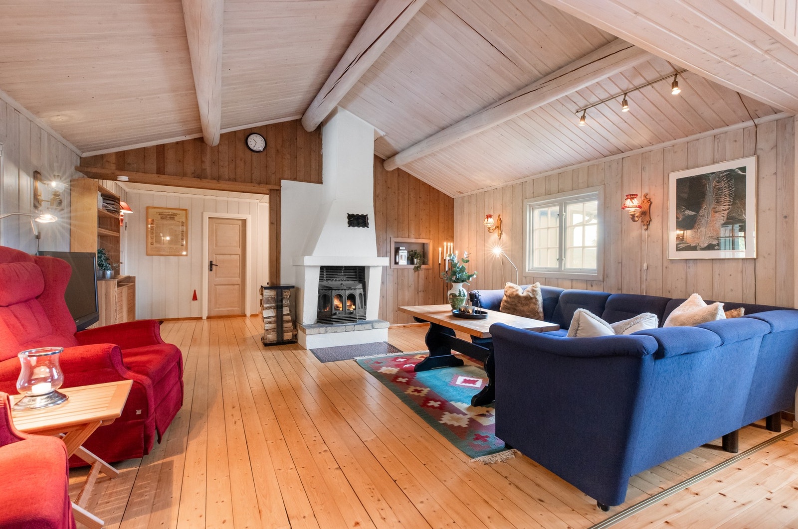 Hytta selges i hovedsak møblert, se "Innbo og løsøre" for mer detaljer Galleribilde