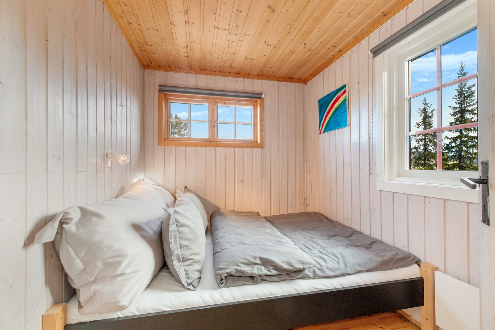 Det femte soverommet er i dag møblert med dobbeltseng Galleribilde