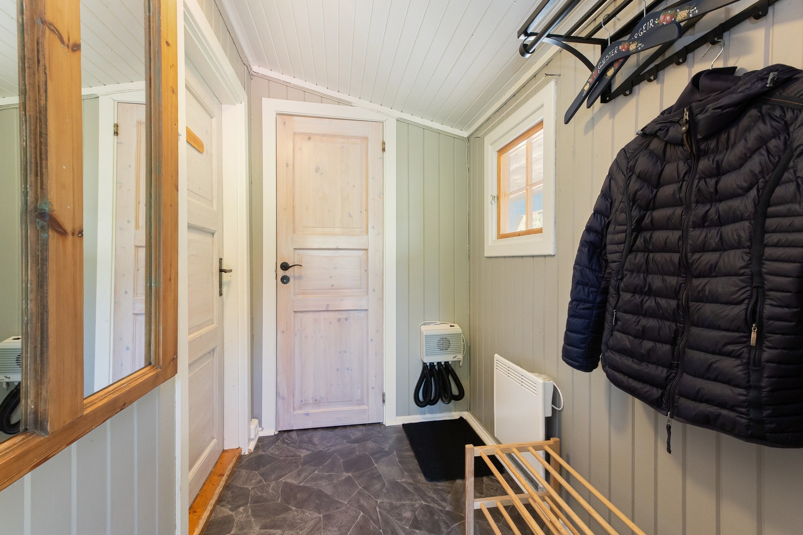 Fra hyttas entrè Galleribilde