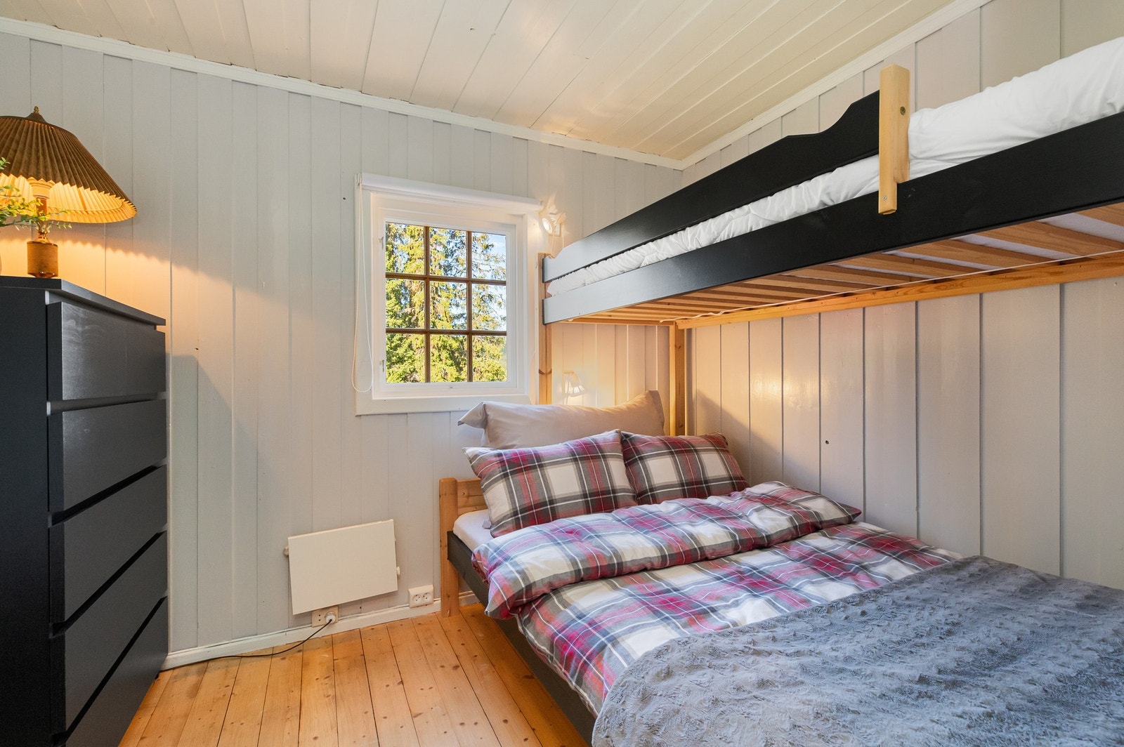 Soverom 2 er møblert med familiekøyeseng Galleribilde