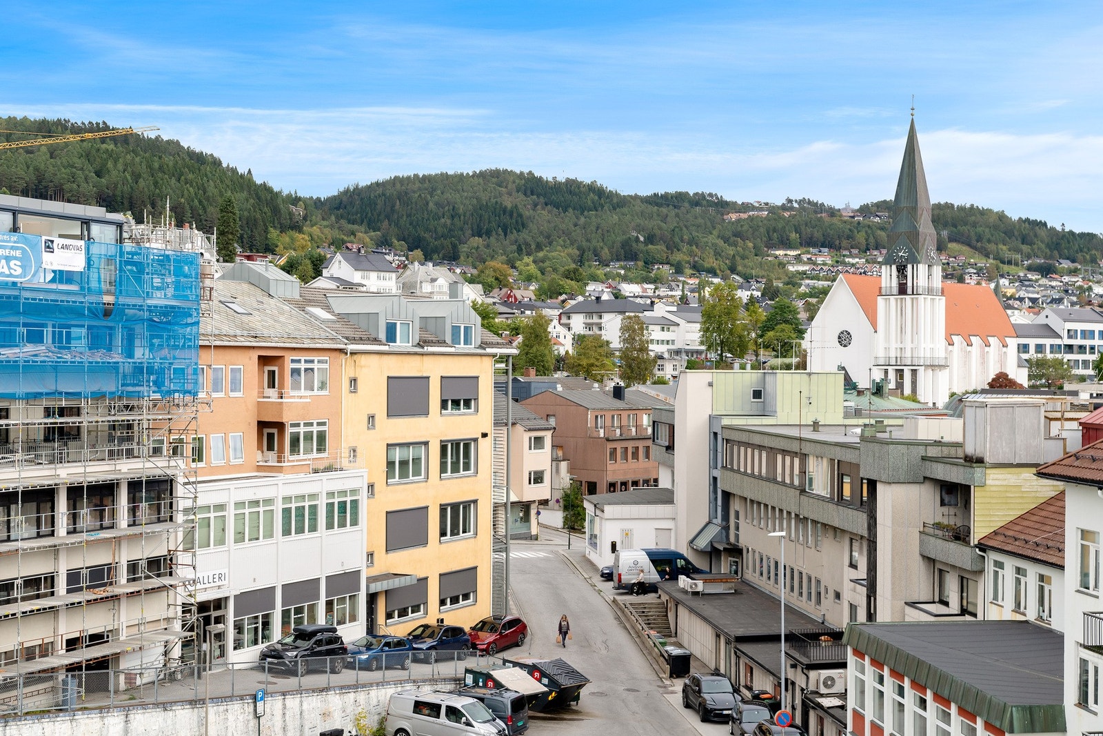 Myrabakken 3 vender inn mot dette byrommet. Galleribilde