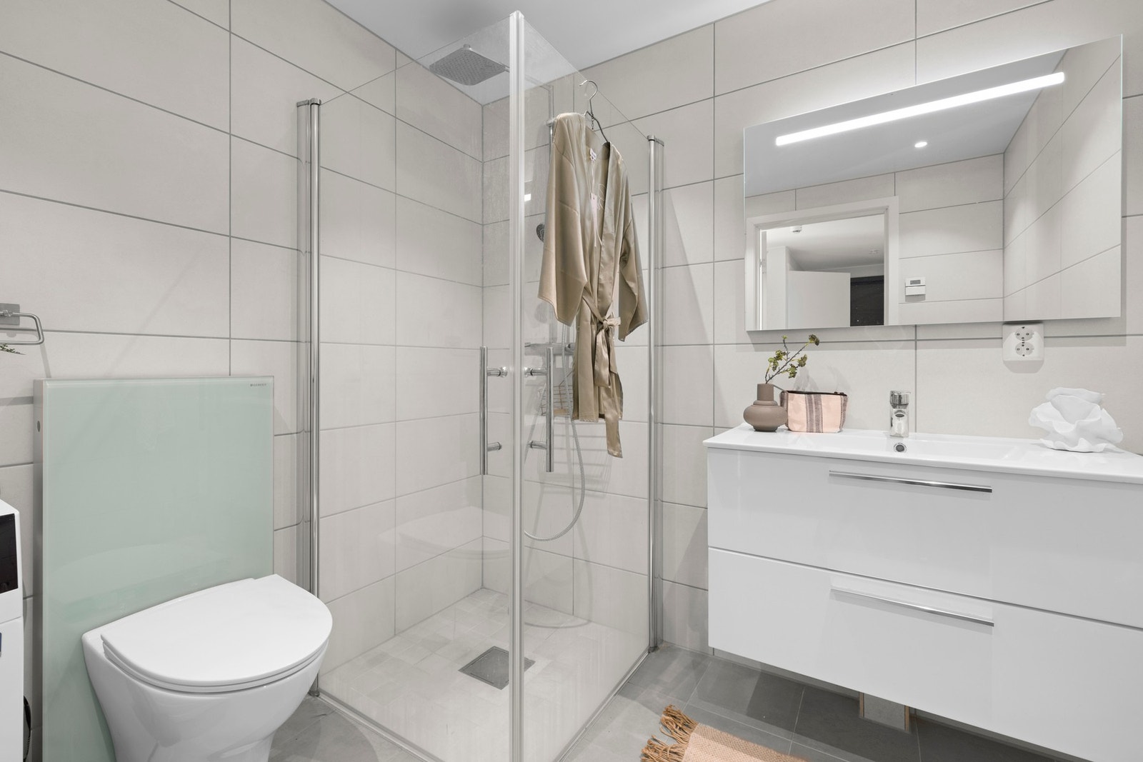 Delikat bad med vannbåren gulvvarme. Galleribilde