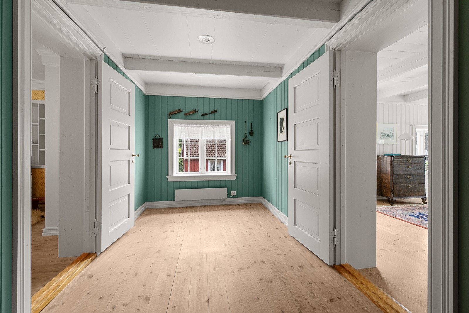 I 2. etasje er det gang, 4 soverom og bad Galleribilde