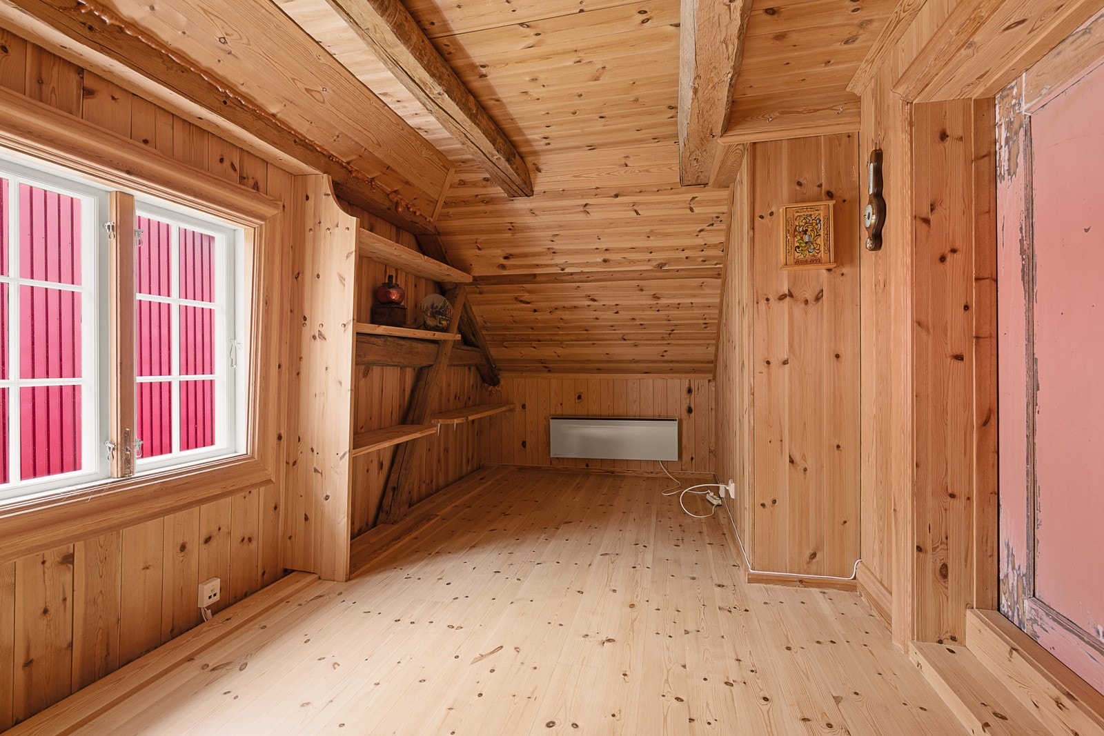 Flere rom i loftsetasjen med god bruksverdi Galleribilde