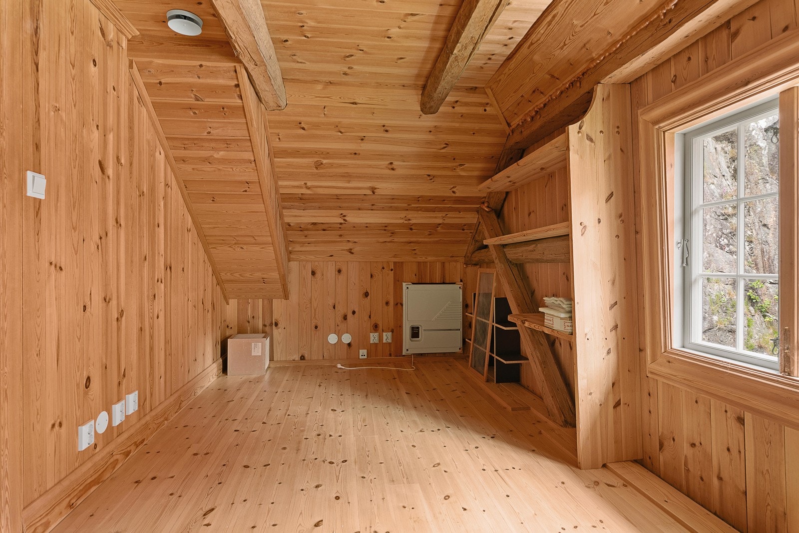 Flere rom i loftsetasjen med god bruksverdi Galleribilde