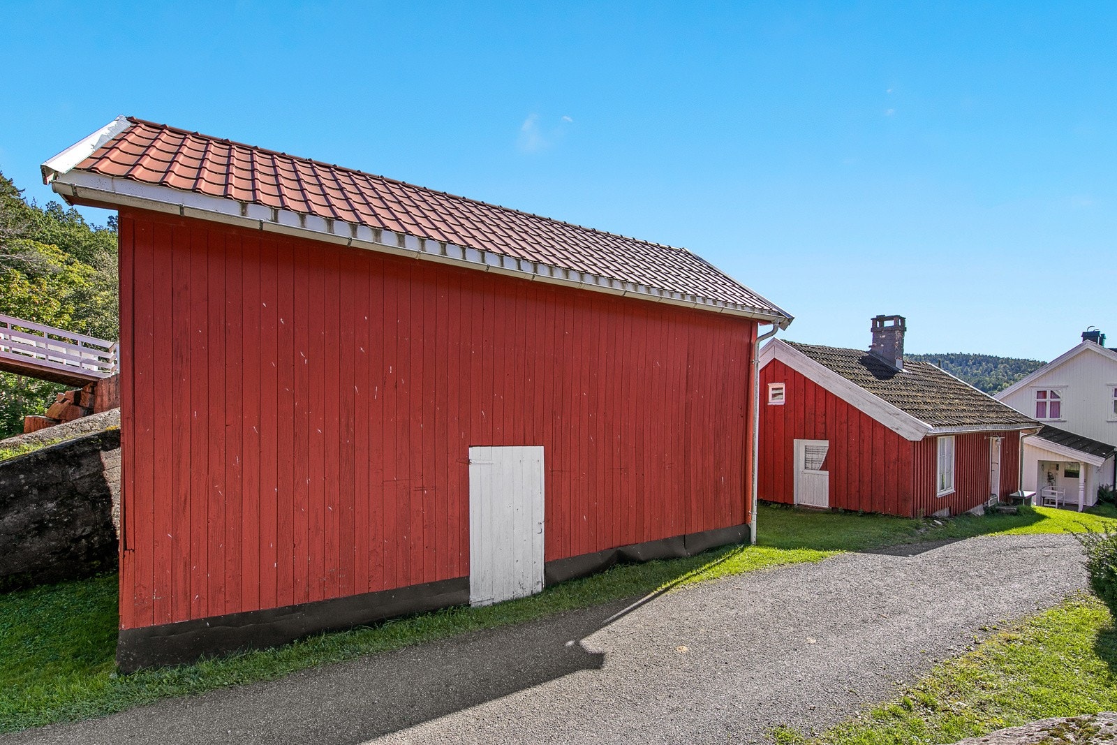 På eiendommen er det også bryggerhus og vognskjul / vedskjul Galleribilde