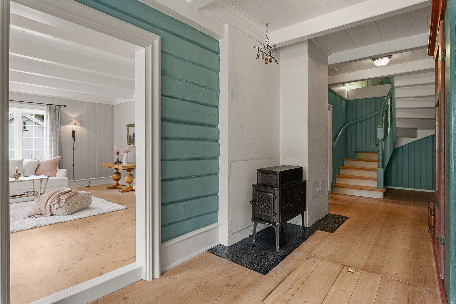 Fra gangen i 1. etasje er det trapp til 2. etasje Galleribilde