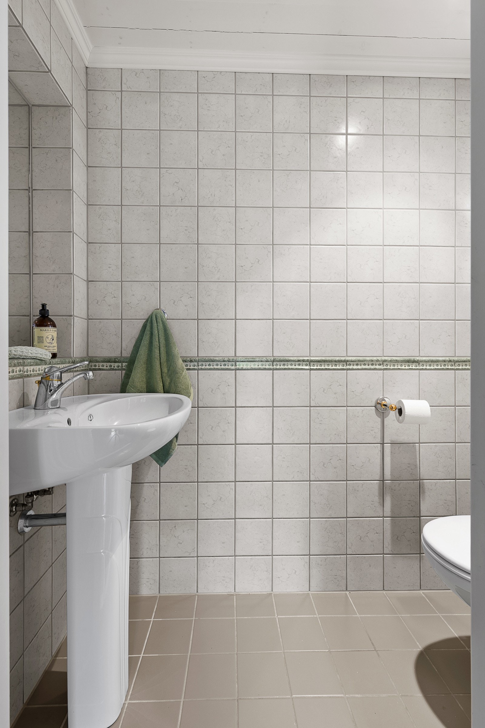 Det er i tillegg 2 separate toalettrom i 1. etasje Galleribilde