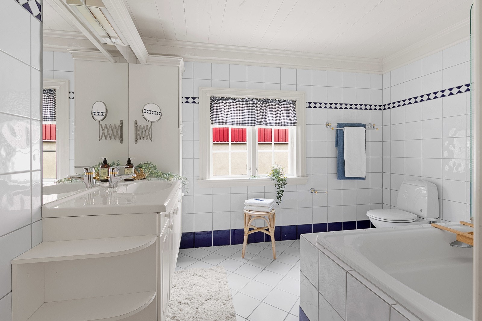 Flislagt bad i 2. etasje Galleribilde