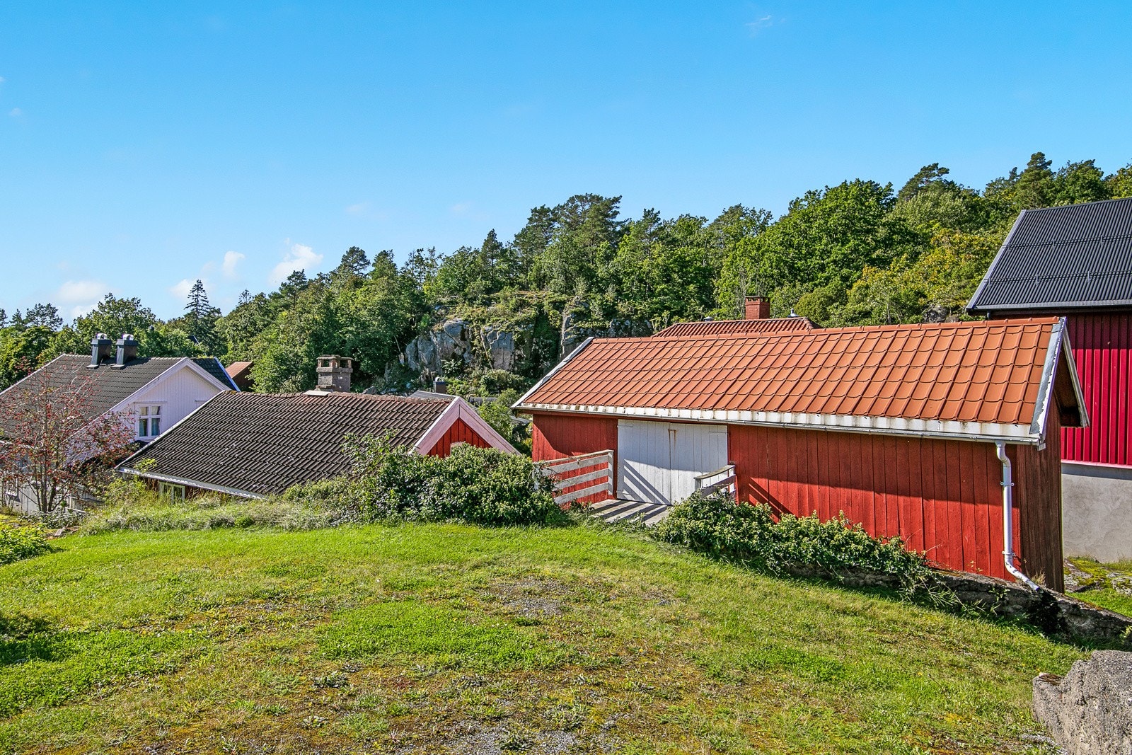 Gressplen også på oppsiden av driftsbygningen Galleribilde