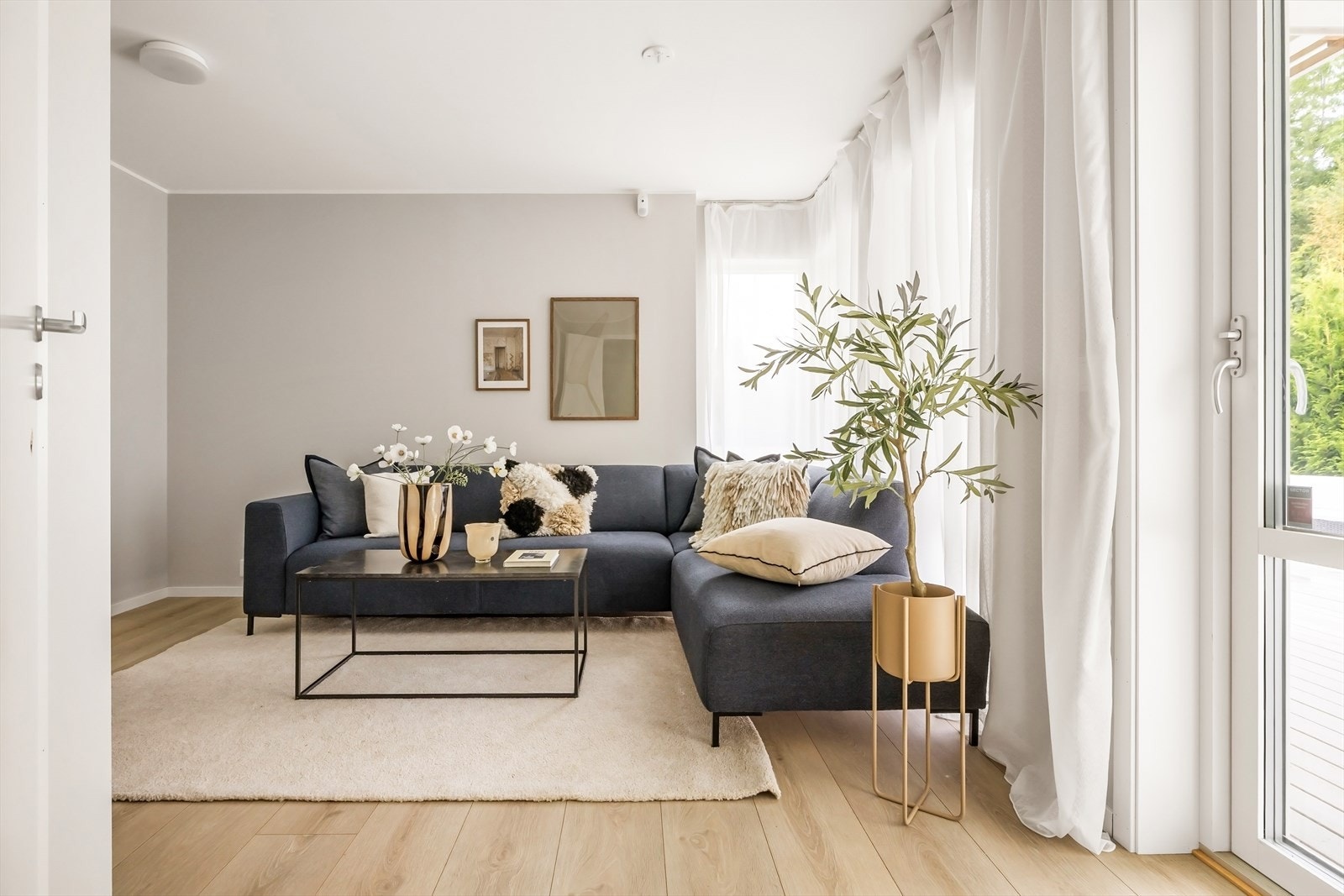 Tv stue som ligger i underetasjen Galleribilde