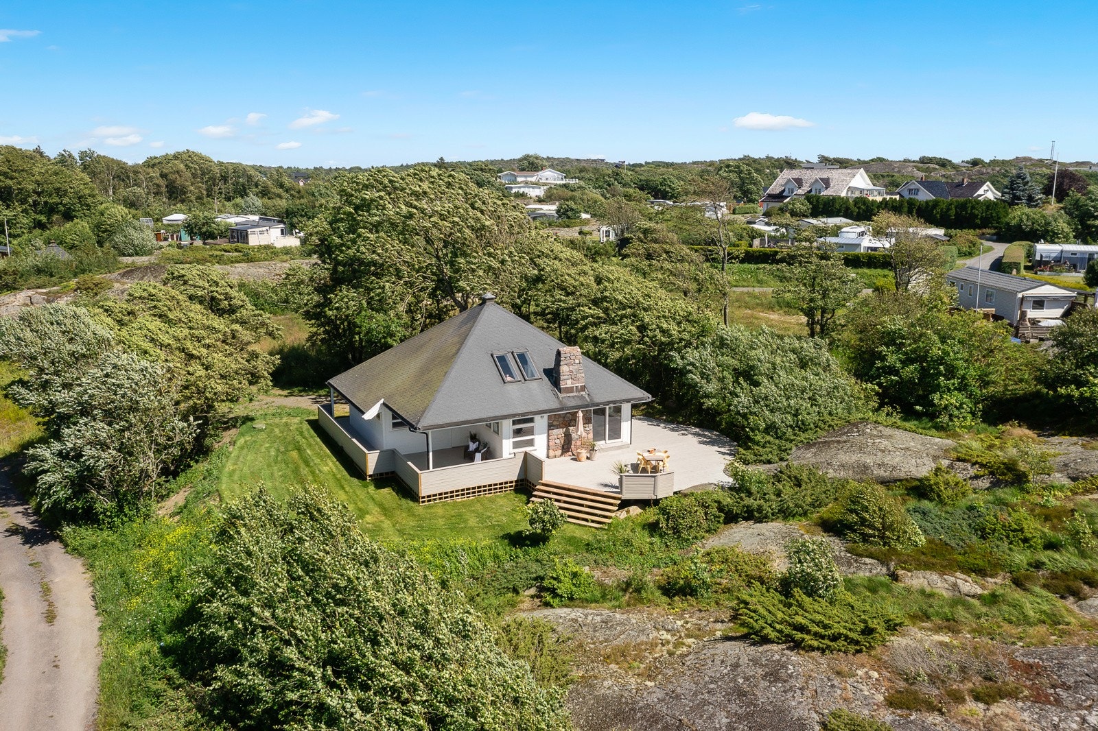 Hytta ligger usjenert til Galleribilde