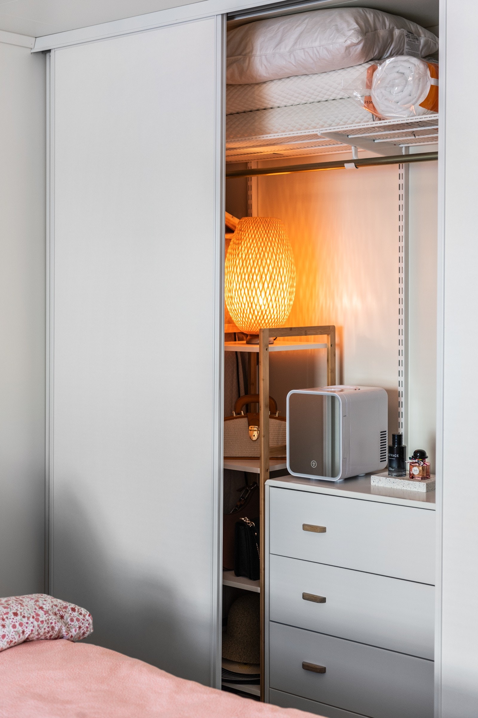 Detalj - Garderobeløsning Galleribilde