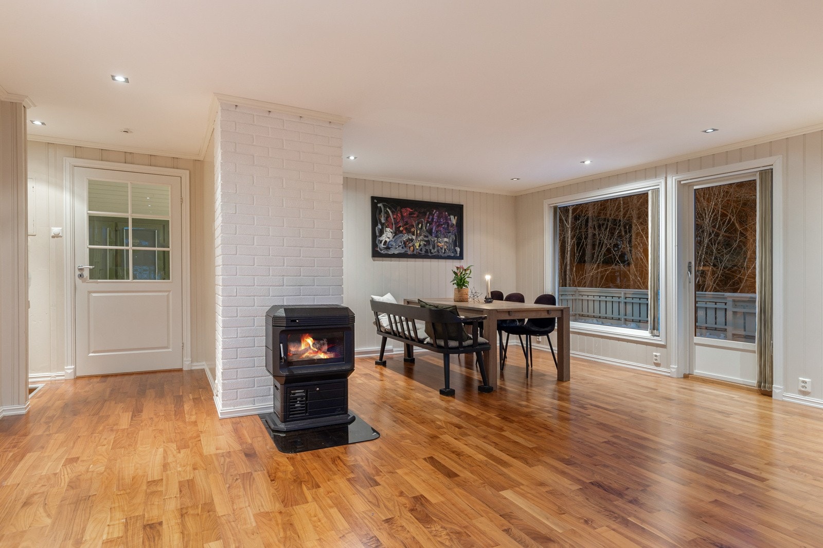 God plass til sosiale sammenkomster med familie og venner. Galleribilde