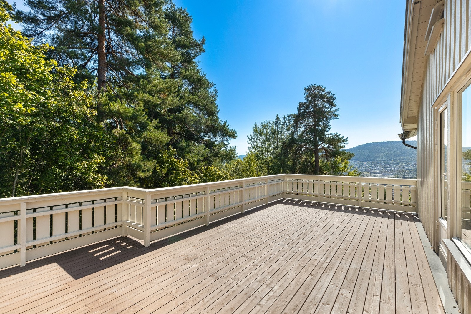 Skjermet og lun med marka som nærmeste nabo Galleribilde