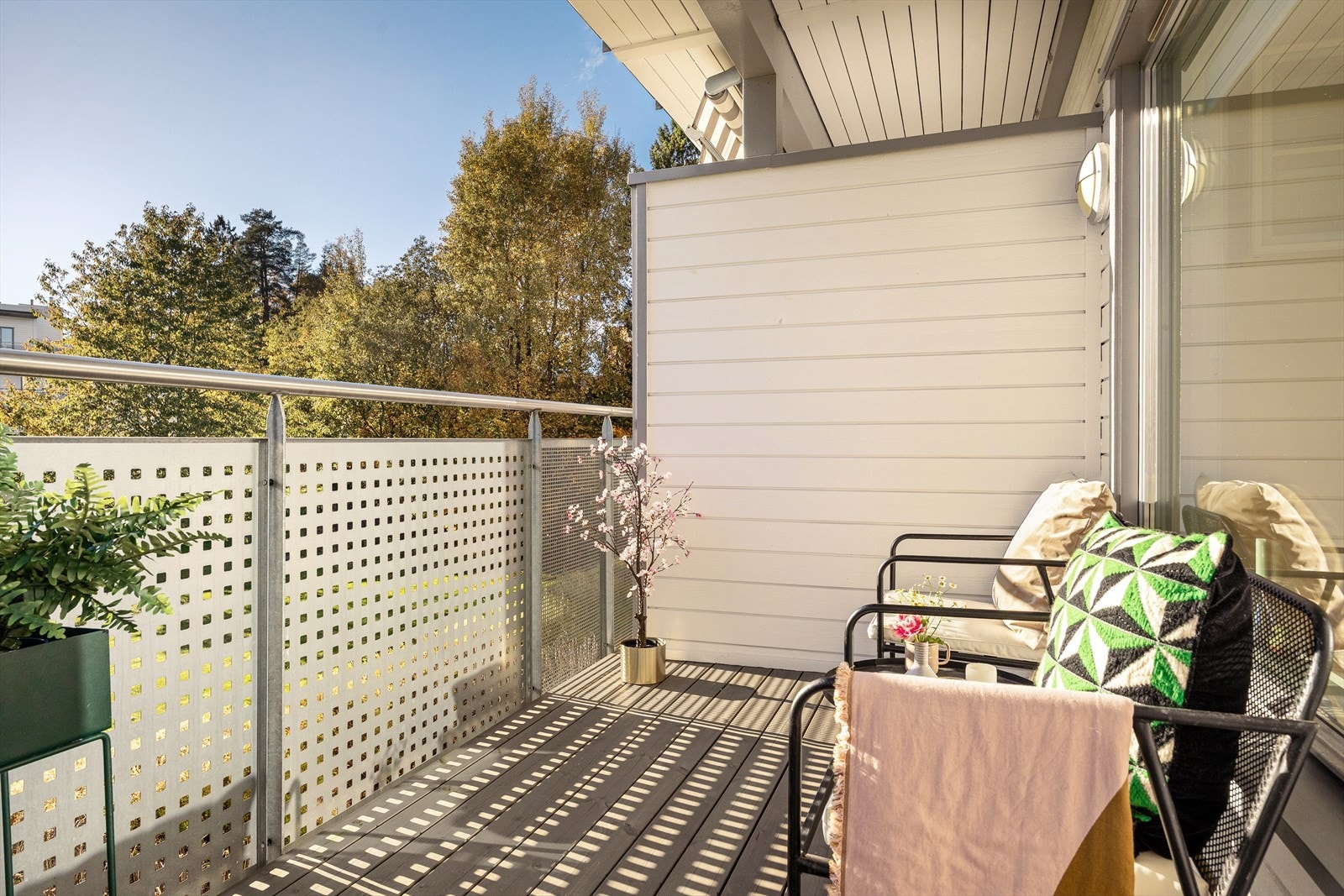 En svært lys og luftig 3-roms med god planløsning og innredningsmuligheter. Galleribilde