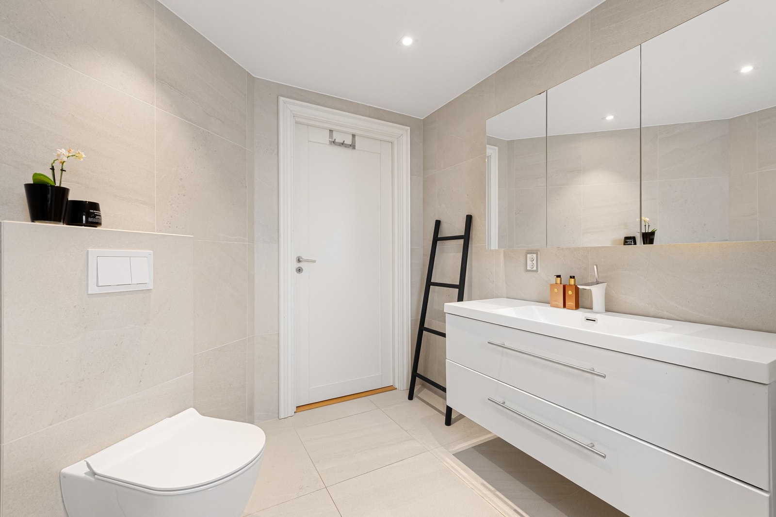 Nytt bad i 2017. Badet ligger i tilknytning til hovedsoverommet. Galleribilde