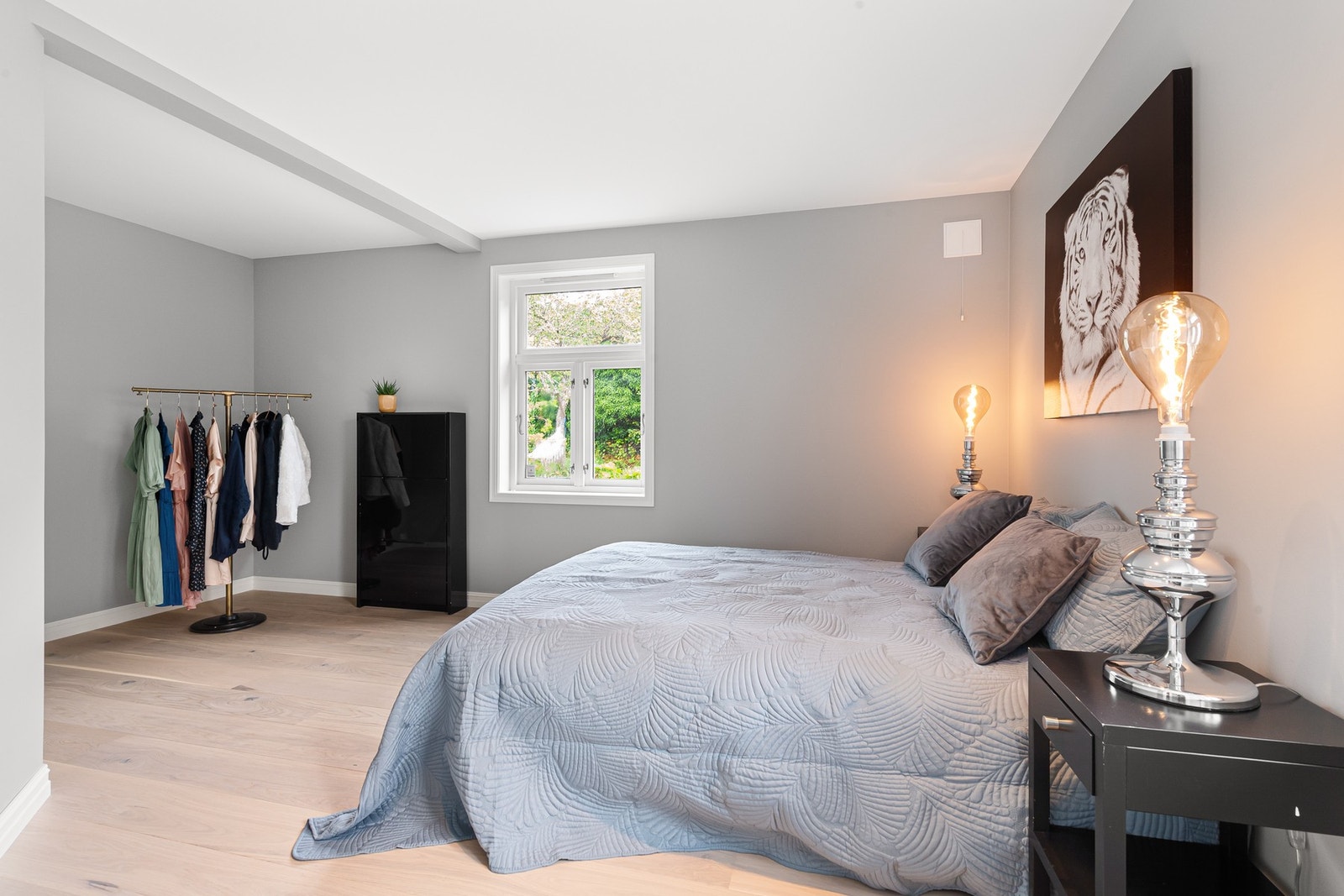 Romslig og innbydende hovedsoverom. (Rommet er opprinnelig godkjent som kjøkken) Galleribilde