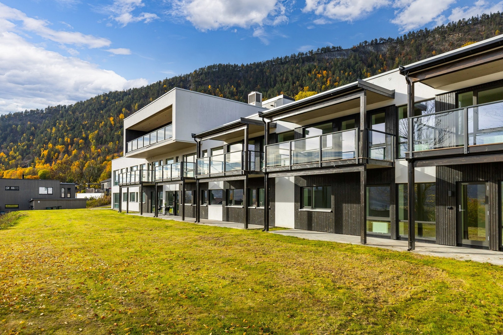 Leiligheten er beliggende i underetasjen. Galleribilde