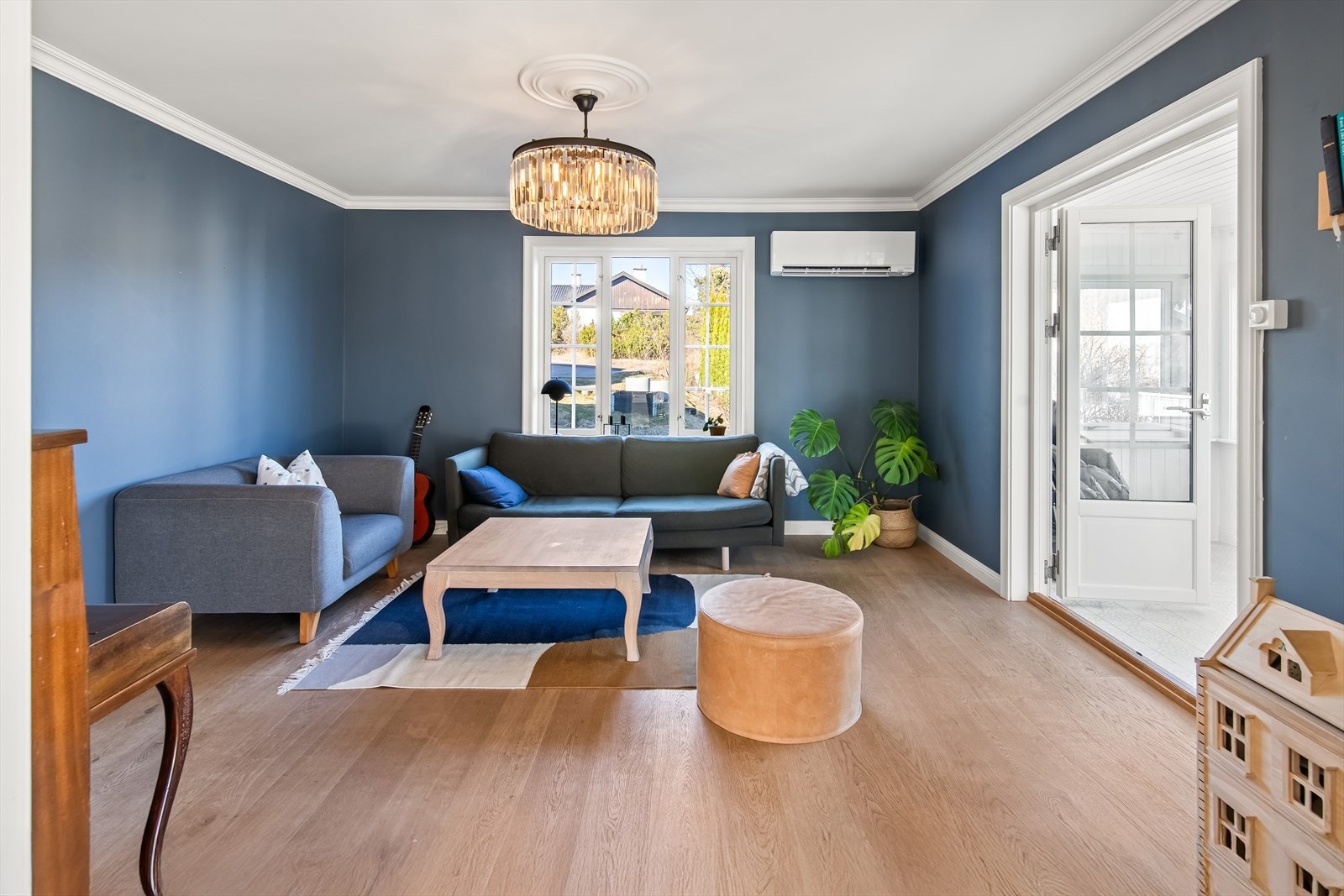 Vegghengt varmepumpe av typen Panasonic bidrar til den gode innetemperaturen hele året. Galleribilde