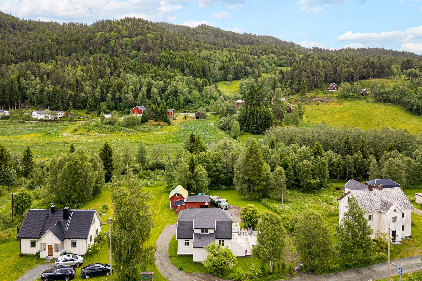 Området bugner av flotte naturopplevelser fra flotte badevann og rekreasjonsturer i marka Galleribilde