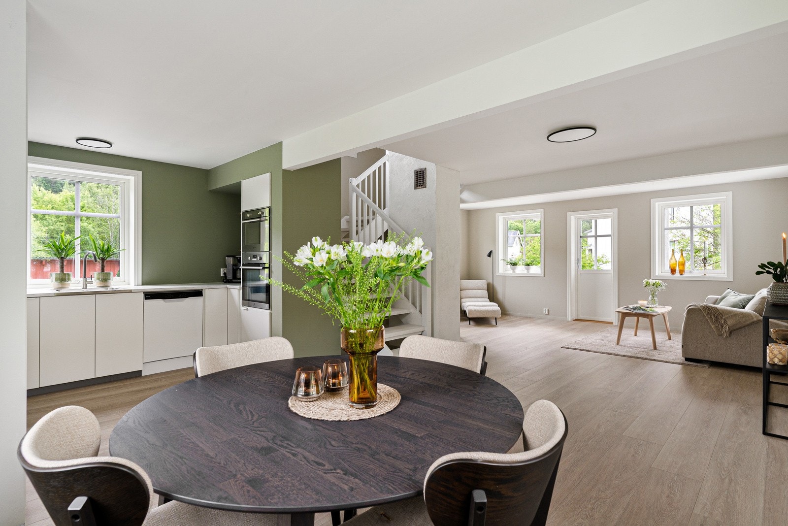 Åpen stue-/kjøkkenløsning på ca. 47 kvm Galleribilde