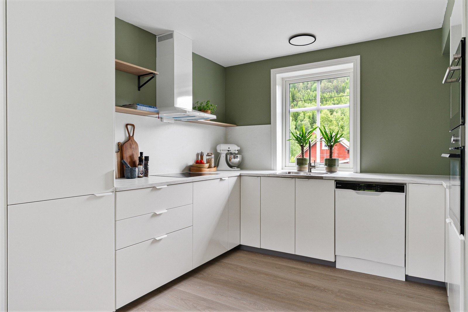 Kjøkken fra 2023. Innredningen er fra Ikea Galleribilde