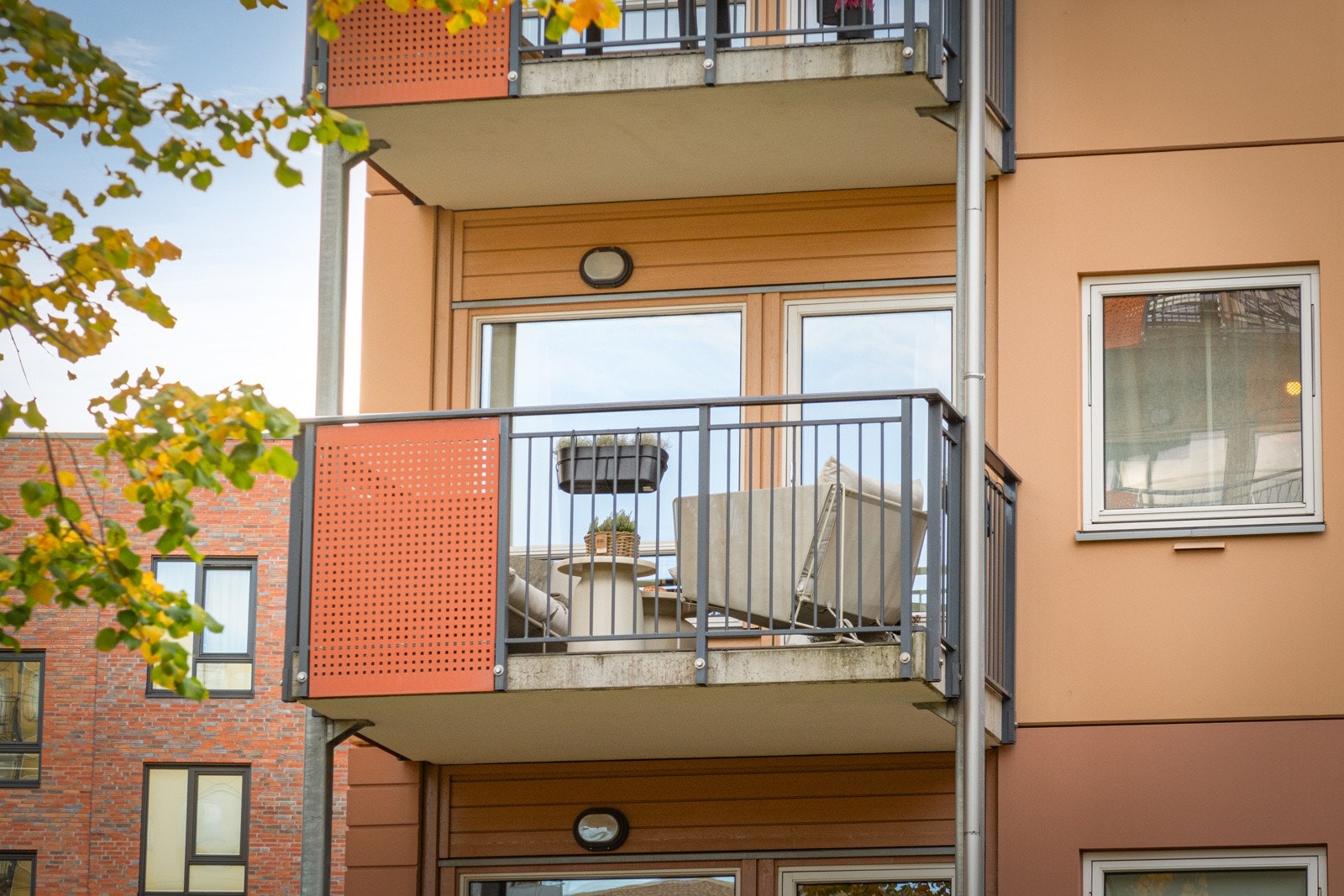 Leiligheten ligger i byggets tredje etasje Galleribilde