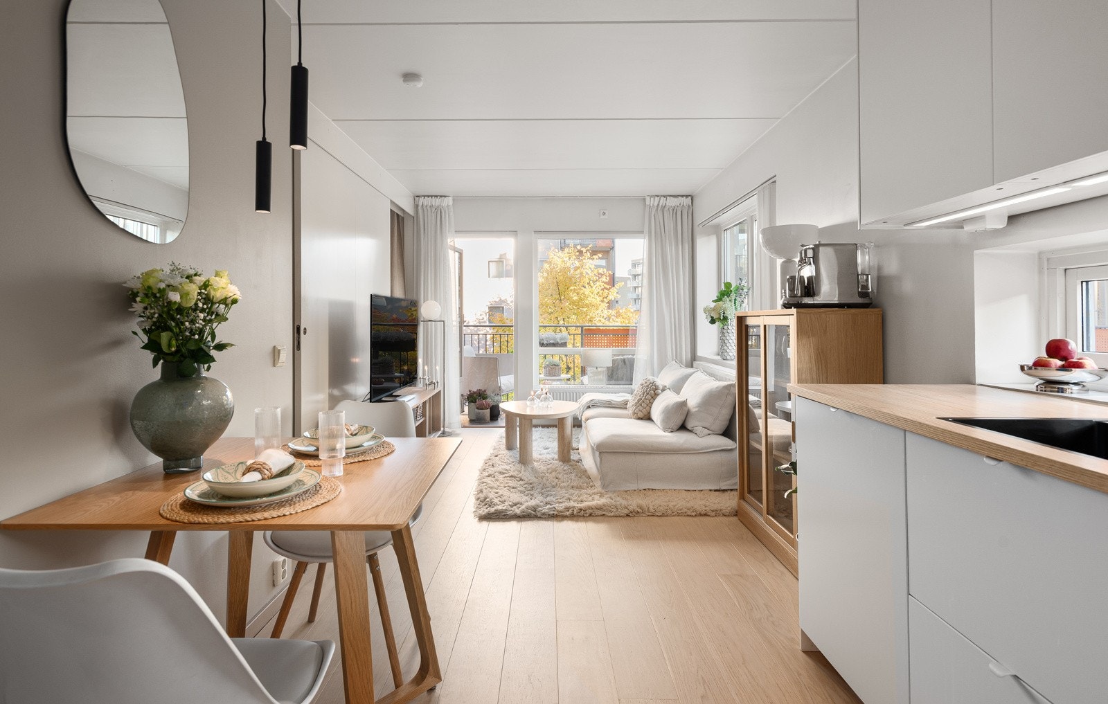 Aleksander Fjeld Andersen v/Privatmegleren Aksept har gleden av å ønske velkommen til Frydenbergveien 50! Galleribilde