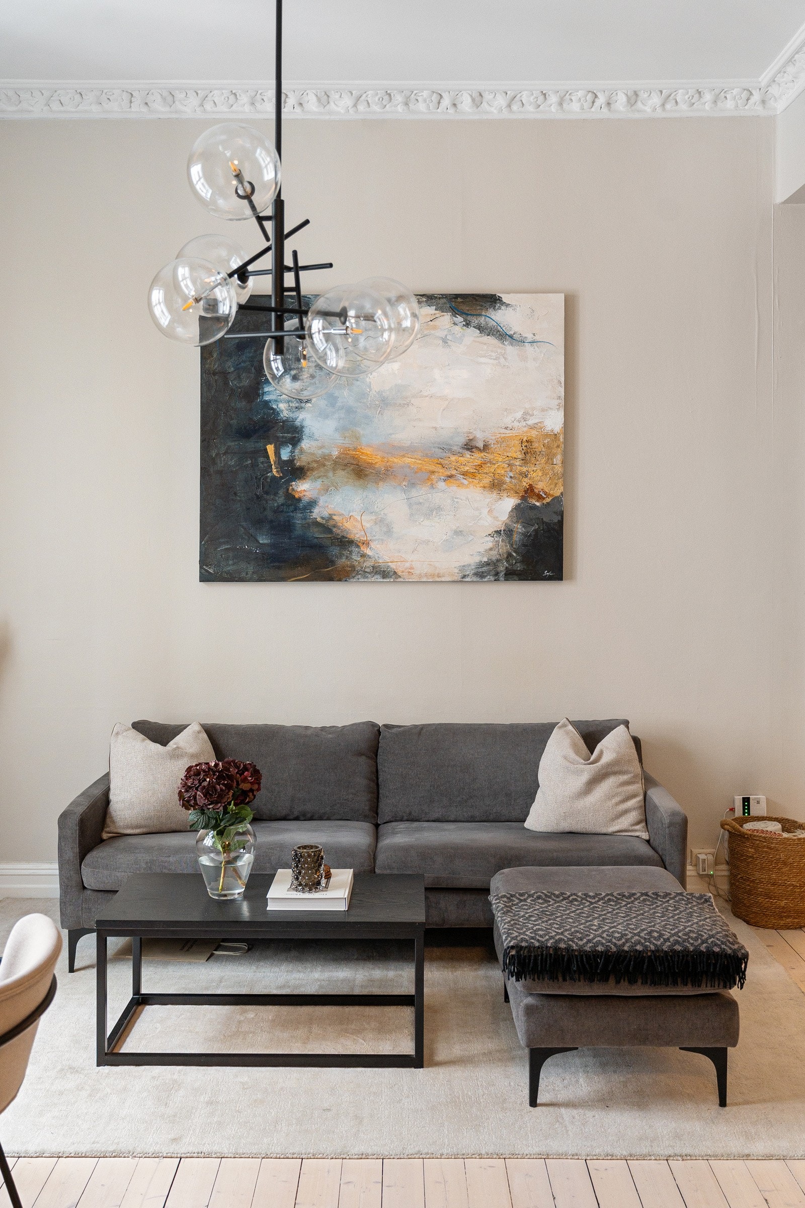 Leiligheten vender i sin helhet mot rolig bakgård - her kan du lene deg tilbake i tilbaketrukne omgivelser og slappe av. Galleribilde