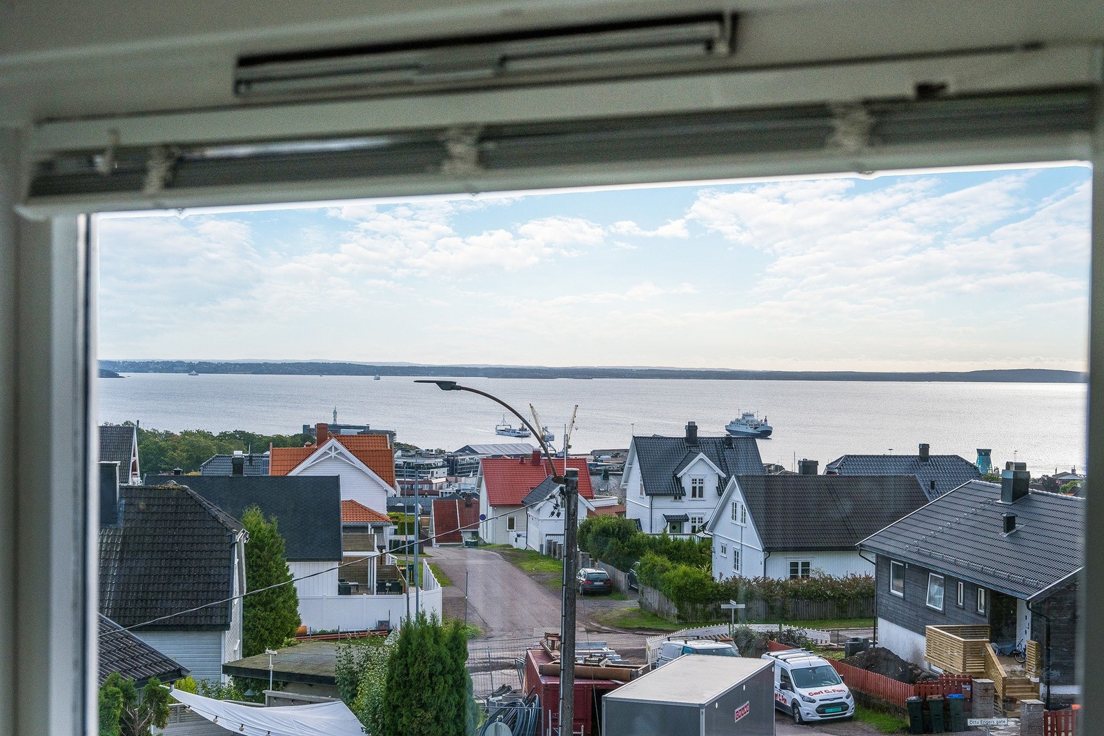 Vid og flott utsikt mot Østfold og skipstrafikken Galleribilde